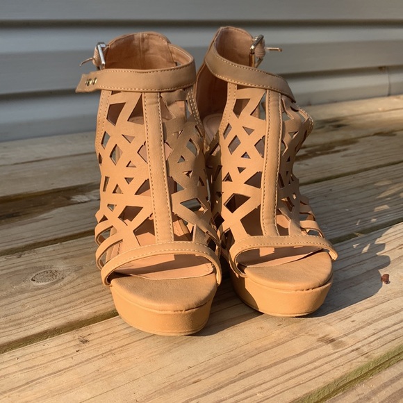 Top Moda Platform Shoes - Picture 3 of 4